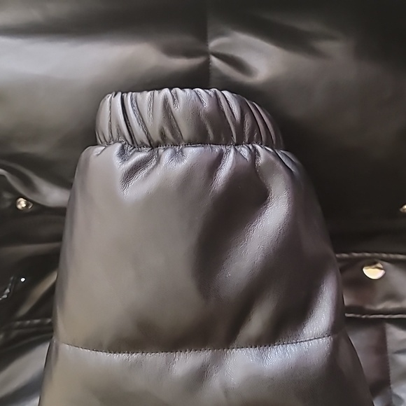 Pretty Little Thing Black Faux Leather Elastic Hem Bubble Puffer Coat, Size L - Picture 10 of 11